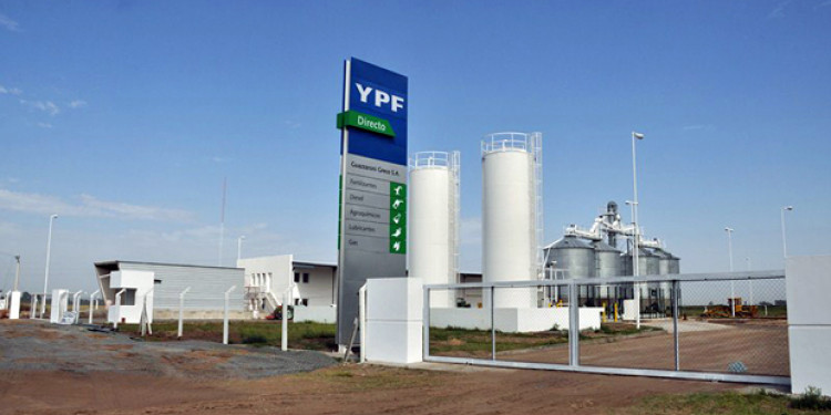 "Debe haber un cambio en YPF"