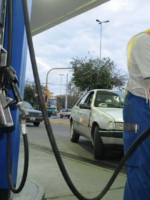 Congelaron el precio de los combustibles hasta julio
