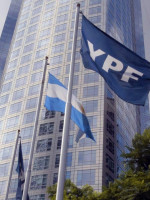 Las ganancias de YPF se desplomaron casi en el 80 %