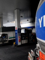 ¿Un guiño para el consumidor? YPF bajó 1,5 % el precio de sus naftas 