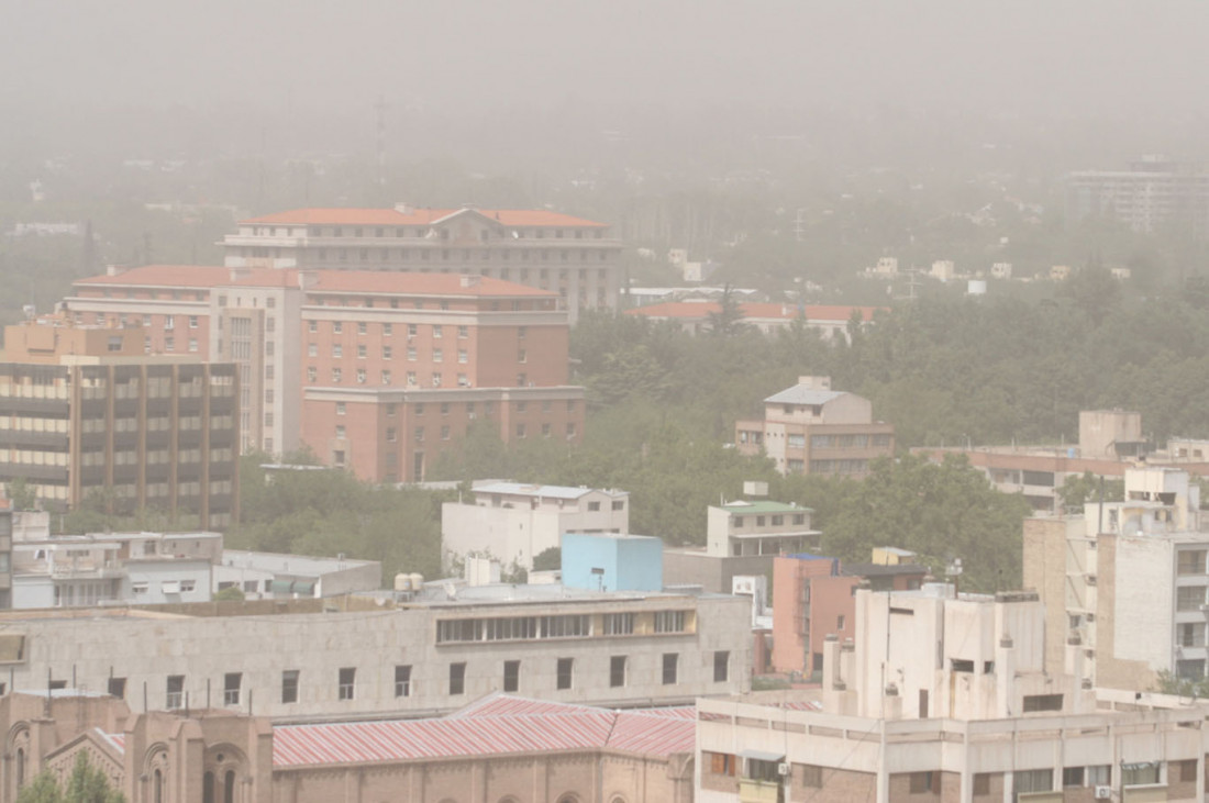 Suspenden las clases en el Gran Mendoza y en el Uco por alerta naranja de Zonda